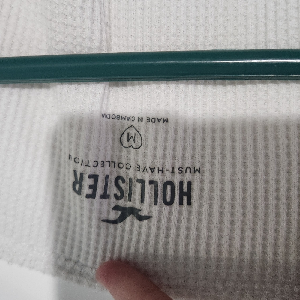 White Button-Up Ribbed Top - Picture 2 of 3